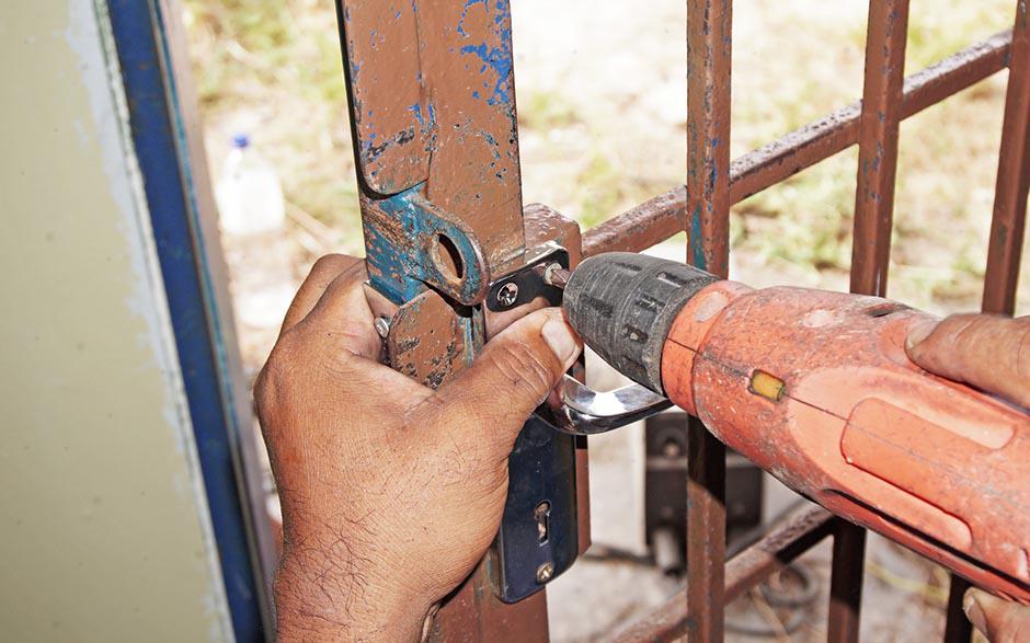 métier serrurier prix changement serrure Montrouge